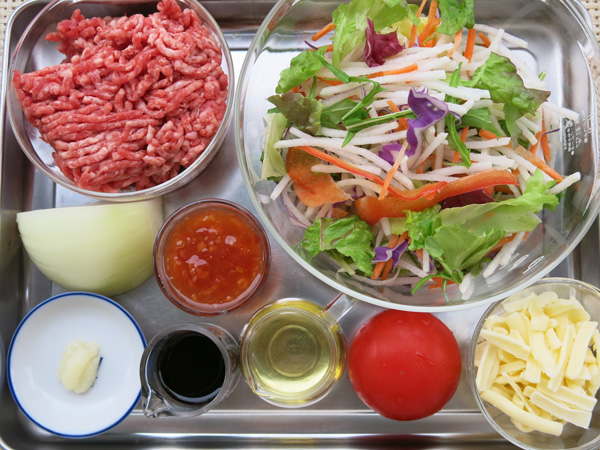 調味料のプロが伝授、「スイートチリソース」を使い切る簡単レシピ！【カット野菜、豚ひき肉で完成】の画像3
