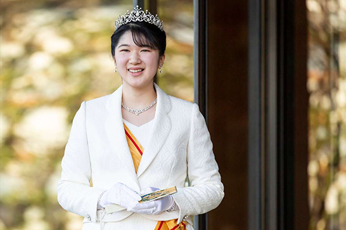 成年行事に出席される天皇家の長女・愛子さまの画像